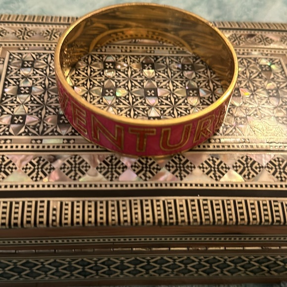 KATE SPADE ♤ NEW YORK "PLAN AN ADVENTURE / OFF YOU GO" HOT PINK BRACELET. - Picture 8 of 8